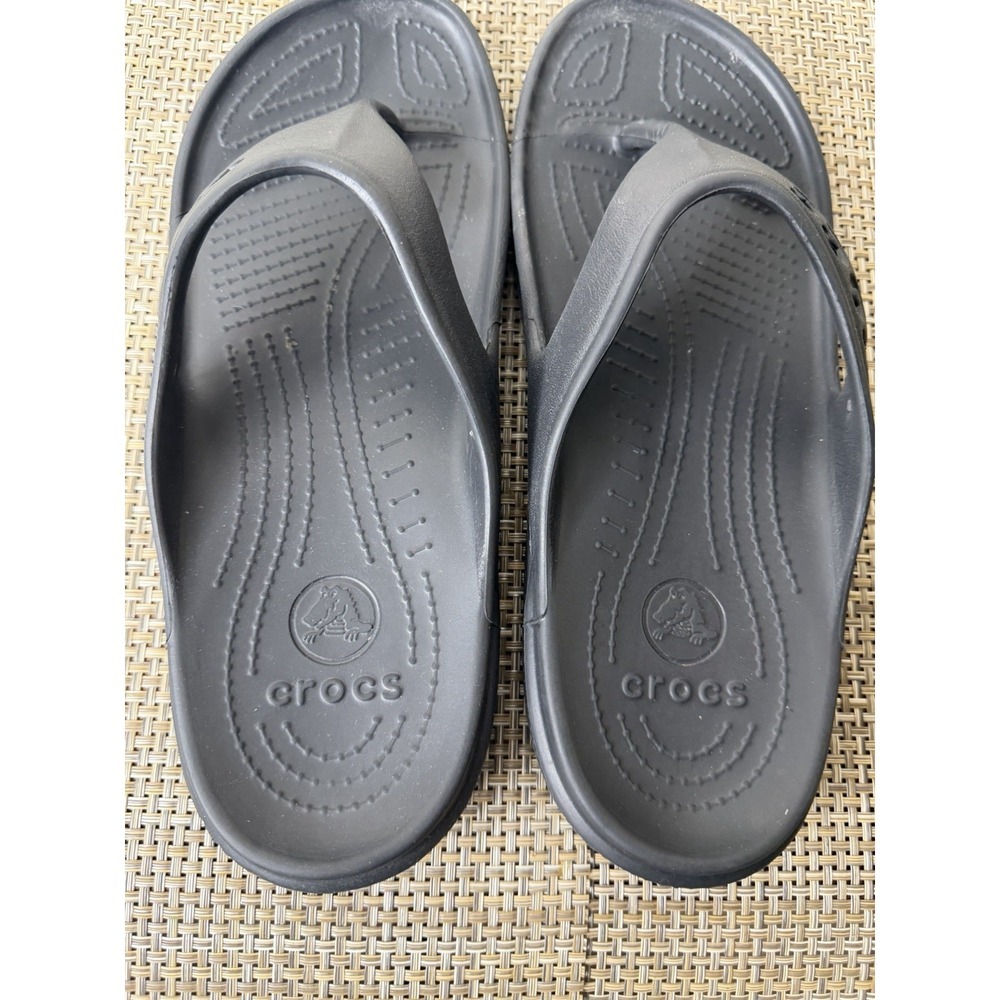 Crocs Women's Size 9 Flip Flops Black Comfort Shoes Sandal Thong - Picture 2 of 6
